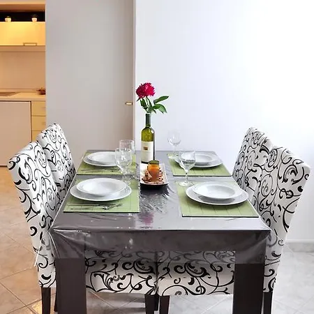 Vanesa Apartment *